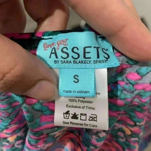 Love Your Assets by Spanx Ruffled Splatter Halter Swim Top - Picture 5 of 5